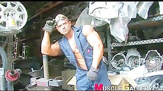 Muscle hunk97