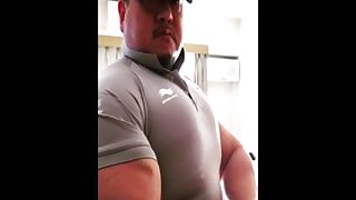 Buffed powerlifter daddy bounces massive pecs