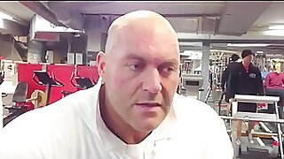 bulk daddy in gym