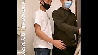 浪小辉老师做零也风骚系列之酒店公共厕所偶遇服务生