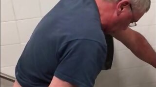 Chub Daddy wanking in toilet
