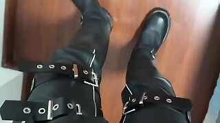 Leather master gay ... waiting for you to suck his cock