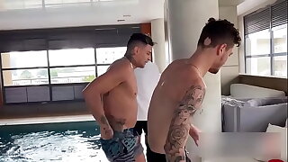 Arrega&ccedil;ando O Cu Do Novinho Na DP