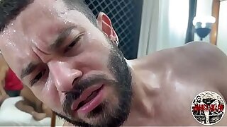 SEXO A TRES COM OS MACHOS GOSTOSOS