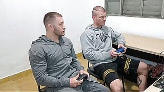 Carmona e Victor Ferraz jogando pelado